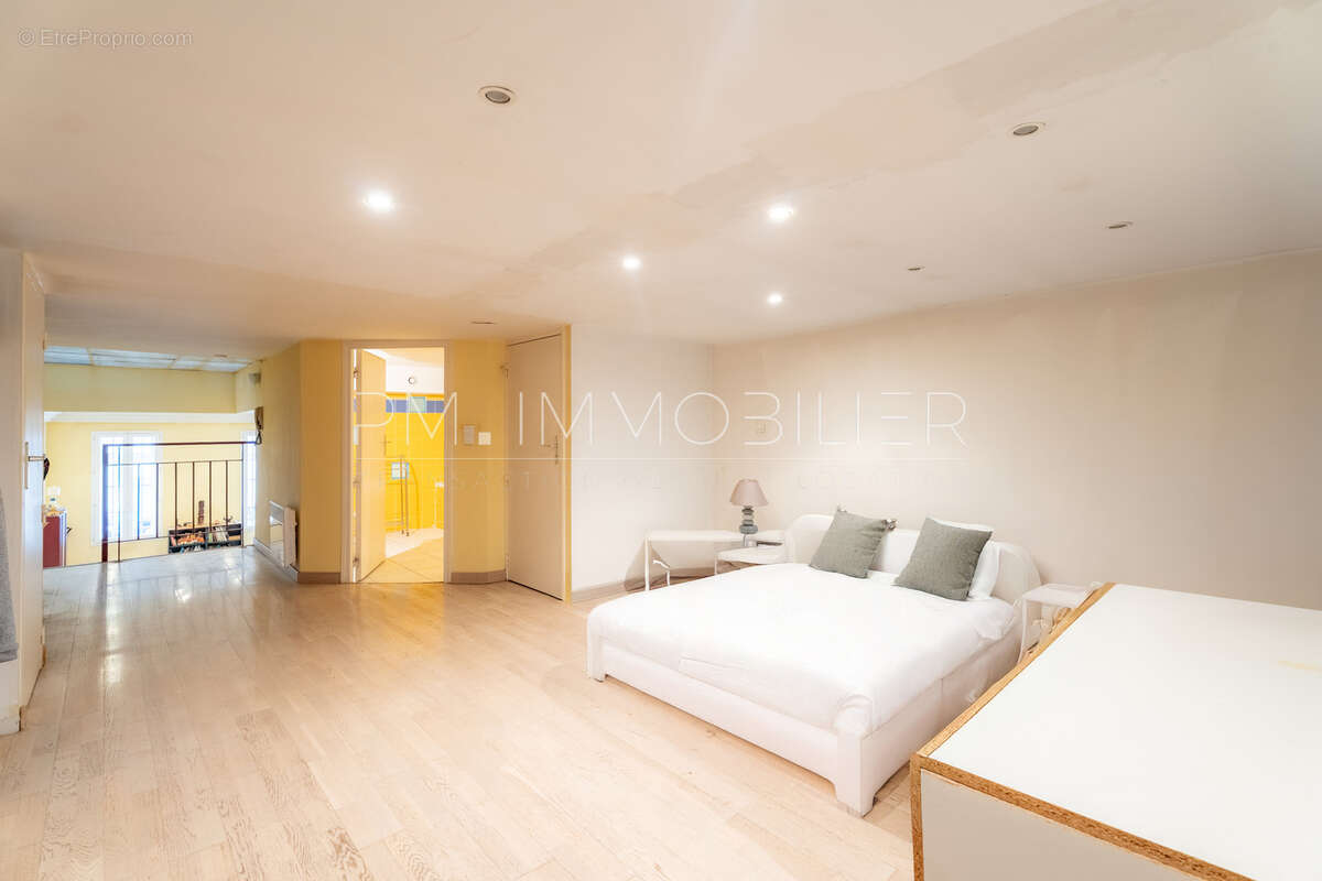 Appartement à MARSEILLE-1E