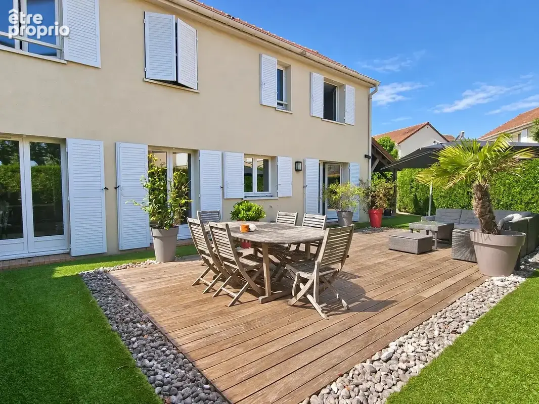 Maison à VOISINS-LE-BRETONNEUX