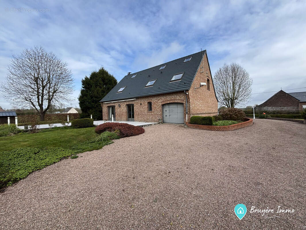 Maison à MONDREPUIS