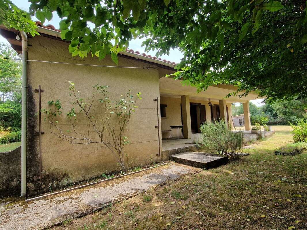 Maison de Plain pied et jardin proche des commerces. - photo 17