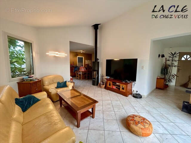 Maison à FRONTENAY-ROHAN-ROHAN