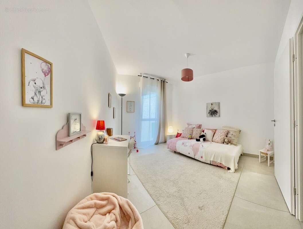 Appartement à EZE