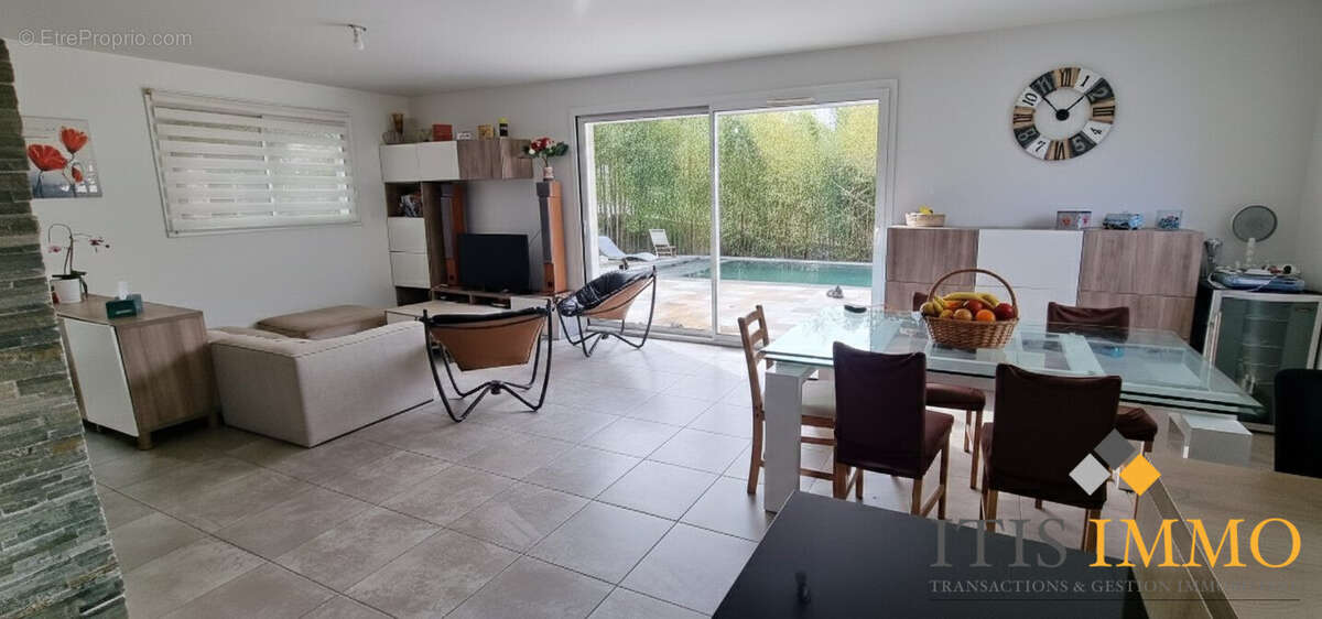 Maison à COMBAILLAUX