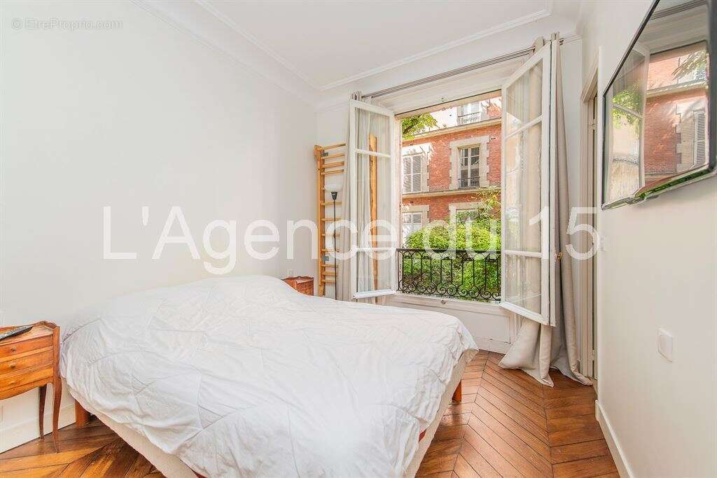 Appartement à PARIS-7E