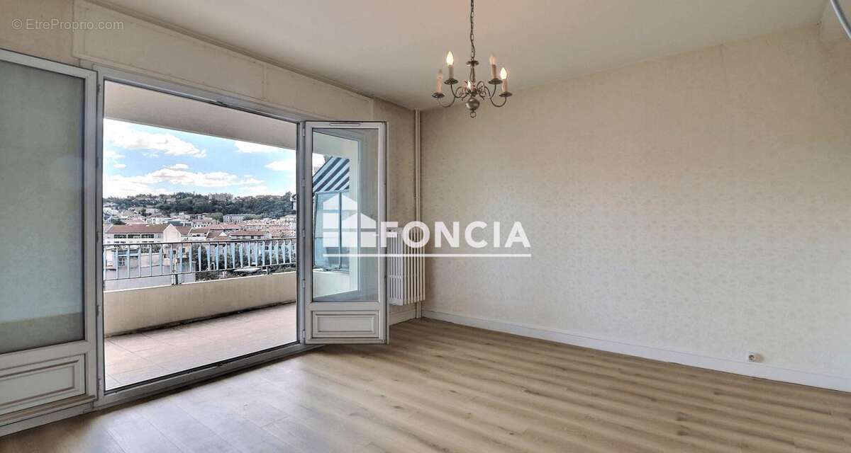Appartement à SAINT-ETIENNE