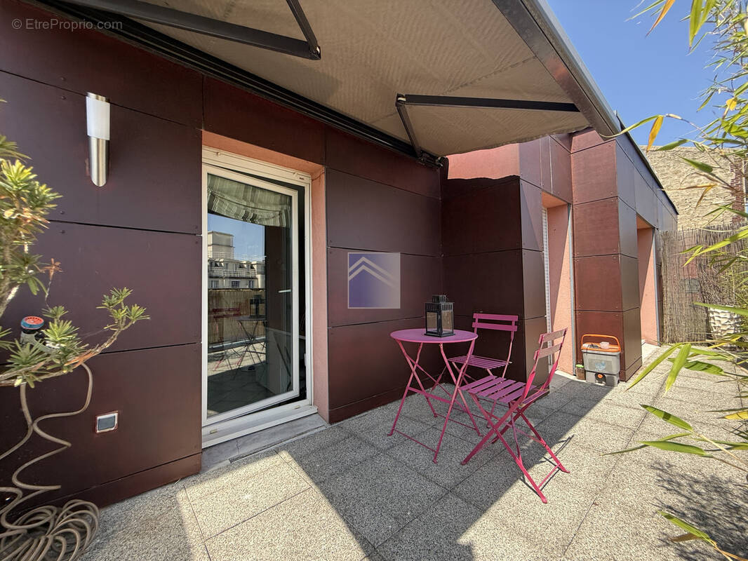 Appartement à COURBEVOIE