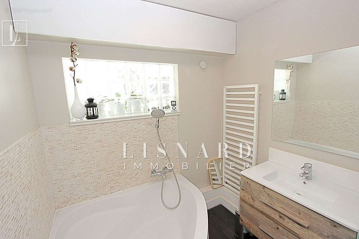 Appartement à VALLAURIS