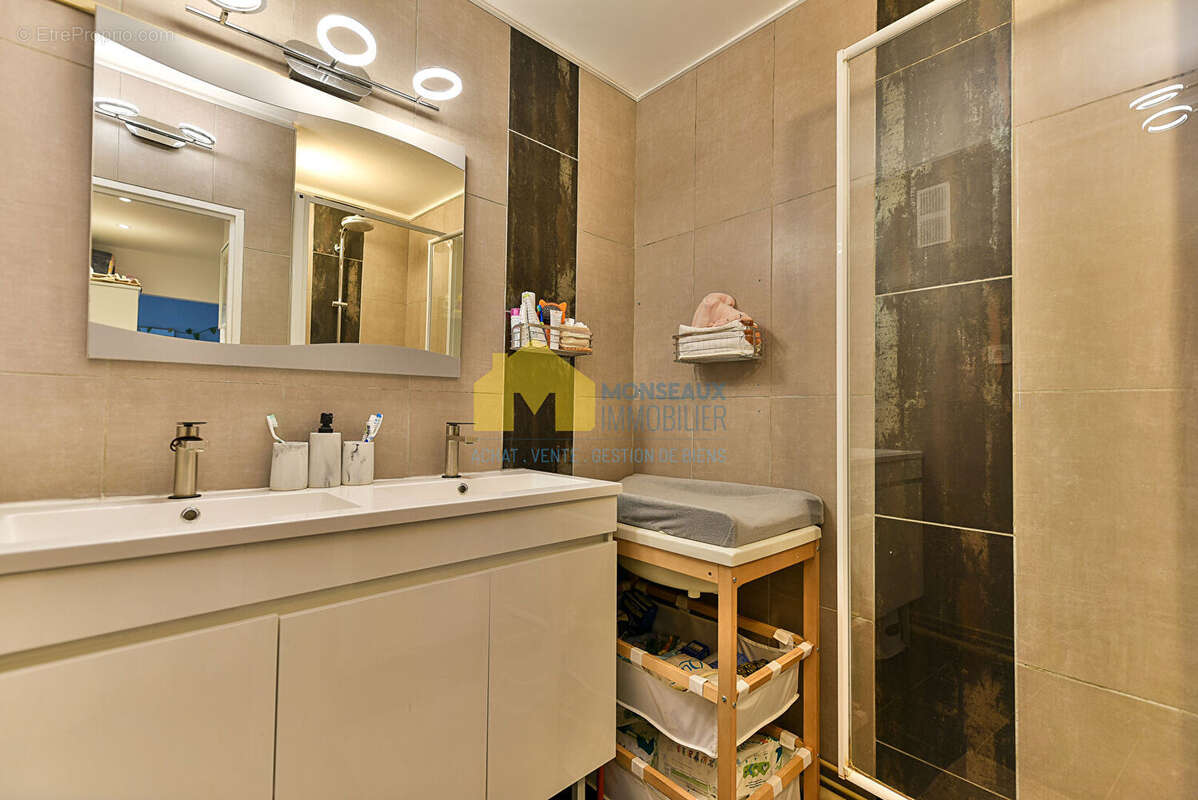 Appartement à FRESNES