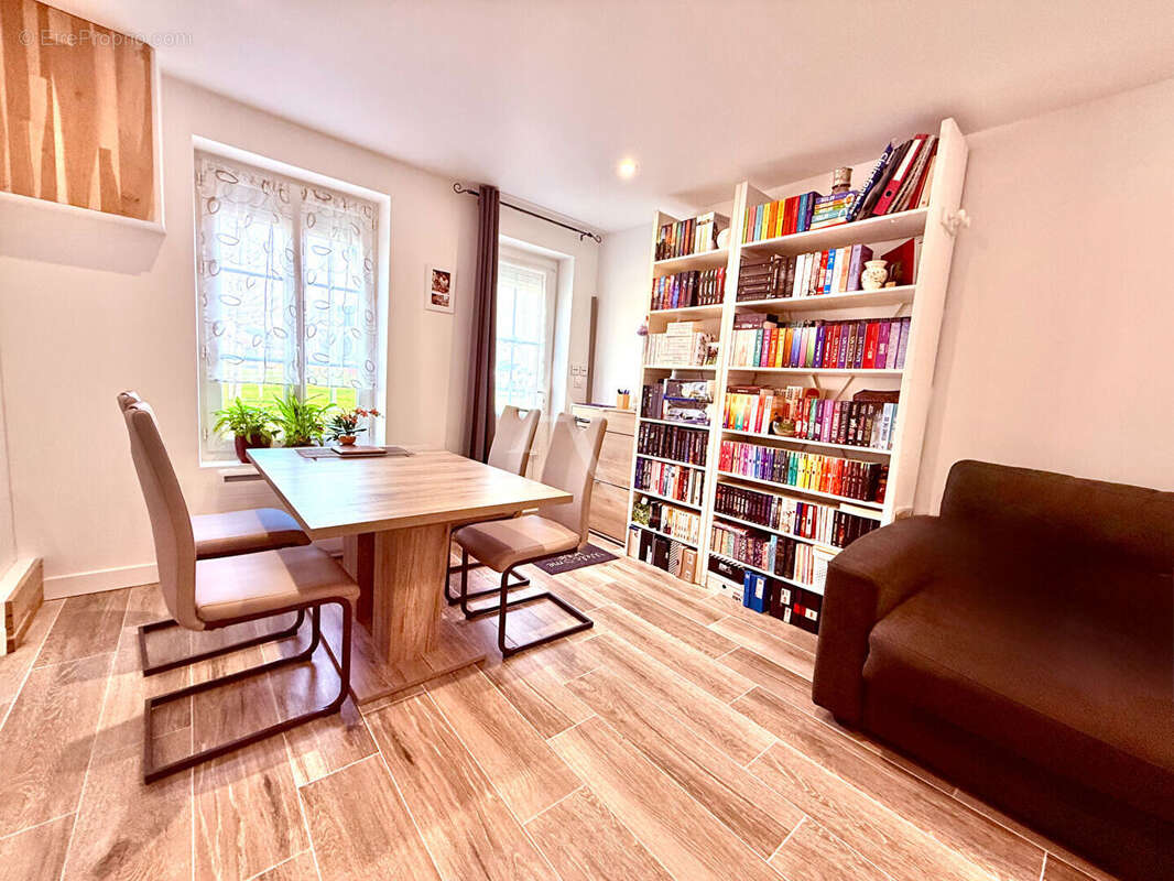 Maison à MARCILLY-EN-VILLETTE