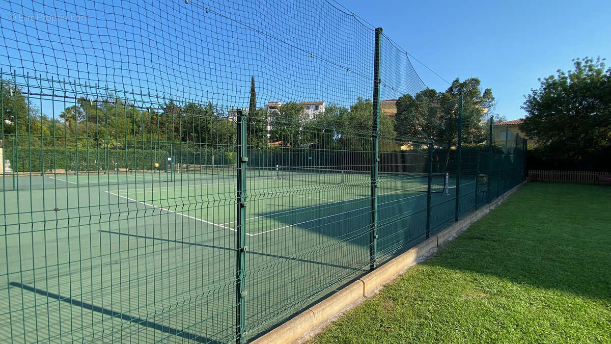 2 piéces avec jardin dans parc arboré avec piscine et tennis - photo 6