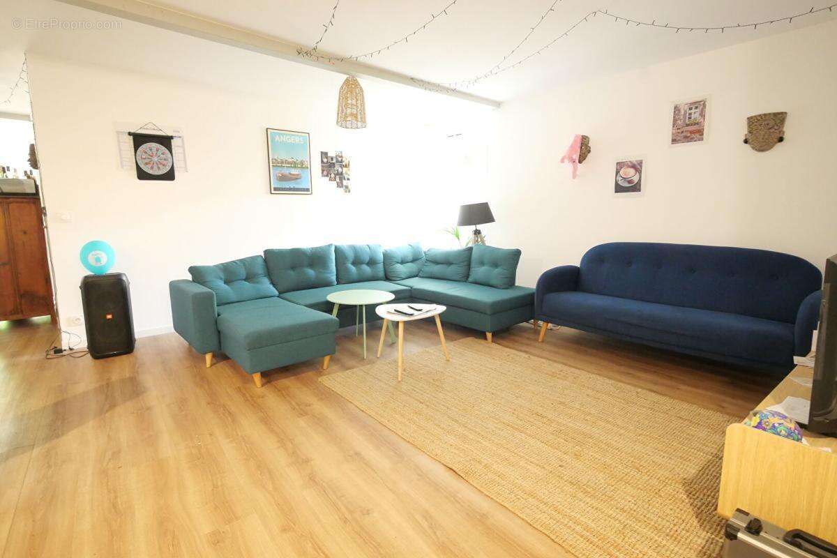 Ensemble immobilier de 366 m2, polyvalent et exceptionnel, jardin de 300 m2. Proche du centre d'Angers, ce bie - photo 6