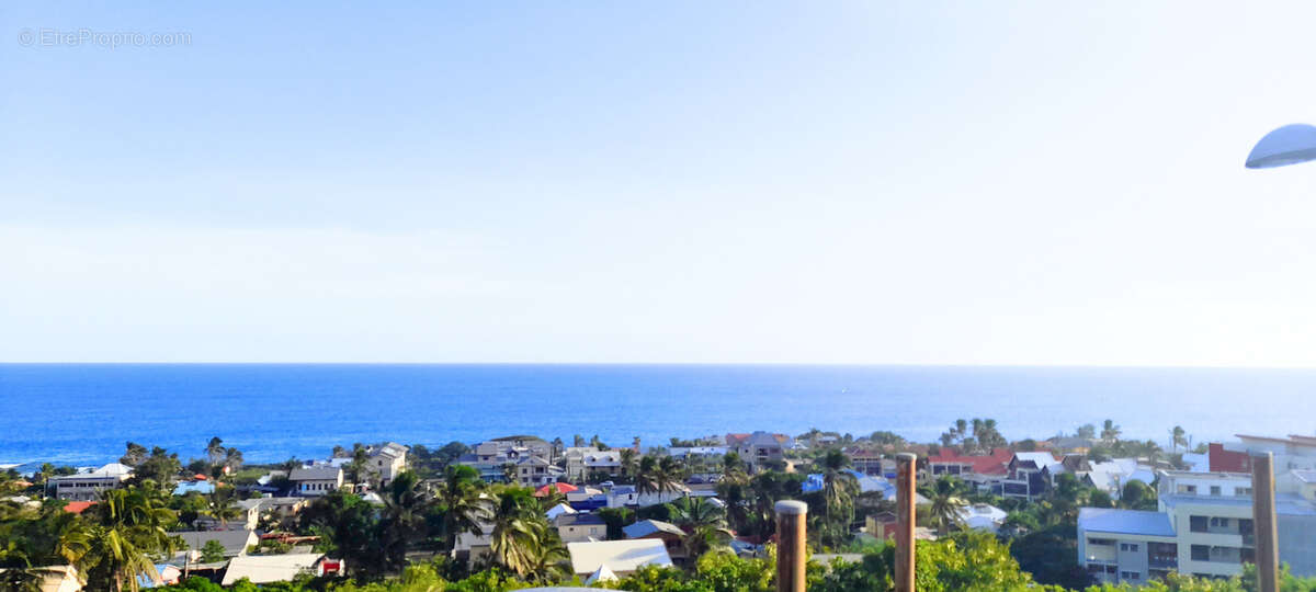 Terrain à SAINT-PIERRE