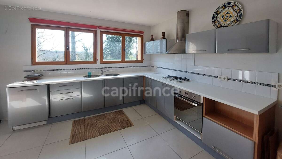 Maison familiale de 244m² à Belvès, 8 pièces, 5 chambres, avec vue dégagée et appartement spacieux indépendant, terrain de 3088m - photo 15