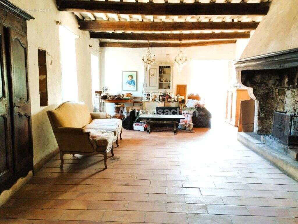 Maison à SAINT-MARCEL-DE-CAREIRET