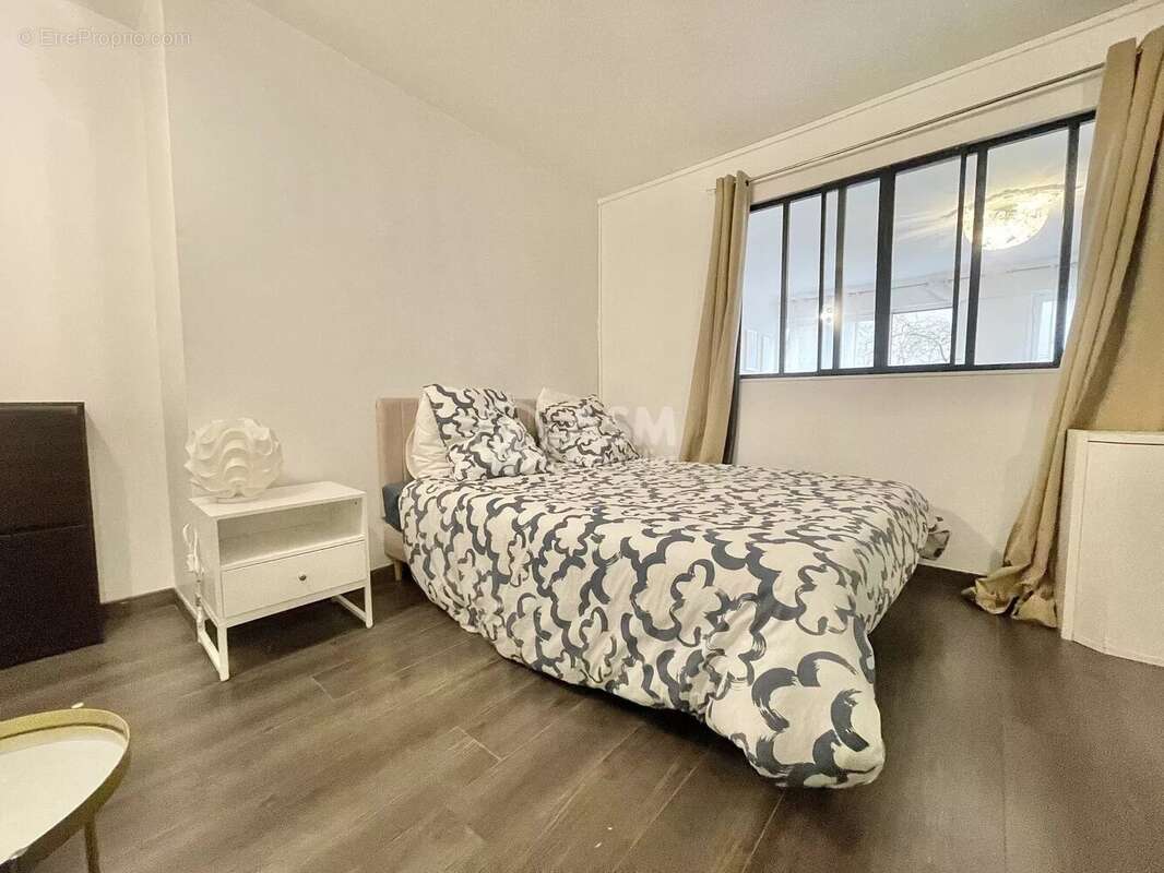 Appartement à COURBEVOIE