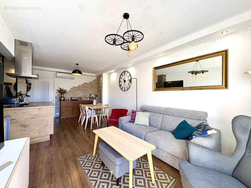 Appartement à SAINT-LAURENT-DU-VAR