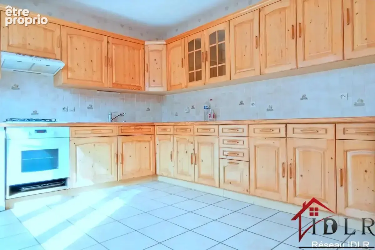 Belle maison avec grange, cinq pièces, 116 mètres carrés hab - photo 6