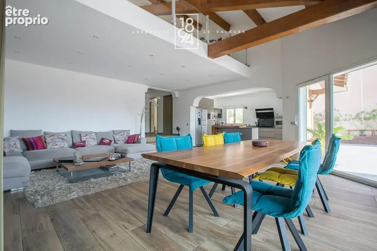 Vue mer – Maison de type 6 de 194 m² sur 1 250 m² de terrain avec piscine, studio indépendant et double garage - photo 8