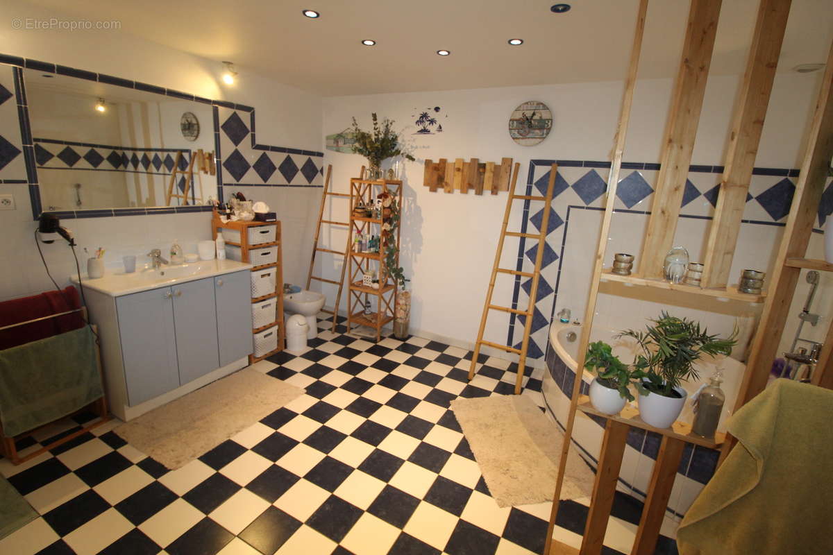 Maison à SAINT-LAURENT-DE-LA-CABRERISSE