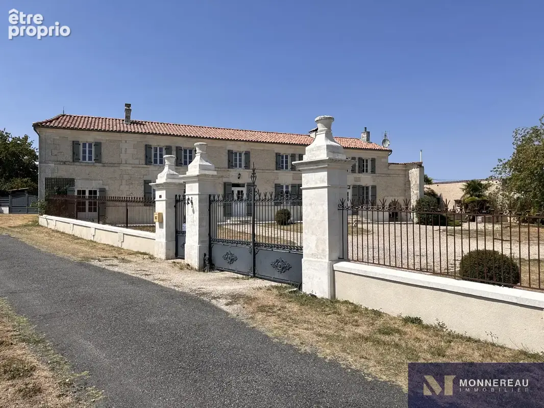 Demeure en pierre renovee avec piscine, jardin et annexe - photo 23