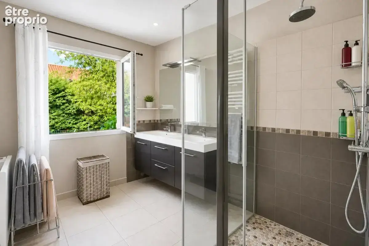 Maison de 7 pièces de 180 m² à Jassans-Riottier - photo 20