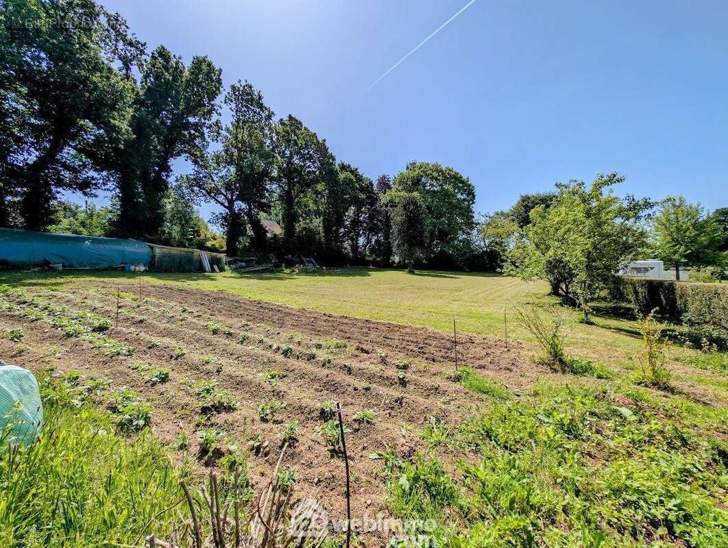 Terrain à PLOUNEVEZ-QUINTIN