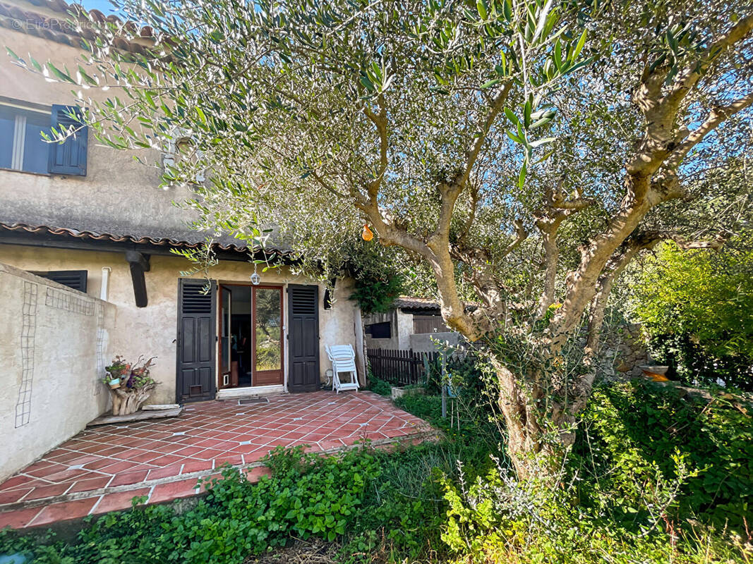 Appartement à MOUANS-SARTOUX