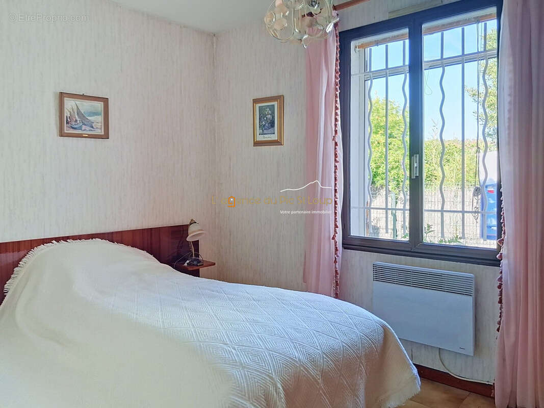Chambre 1 côté Est - Maison à SAINT-GELY-DU-FESC