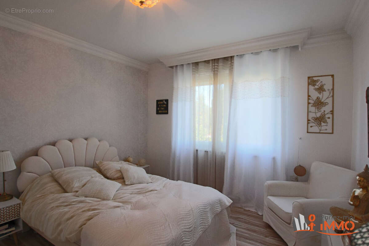 Maison 220 m² à Saint-Georges-Haute-Ville  - photo 8