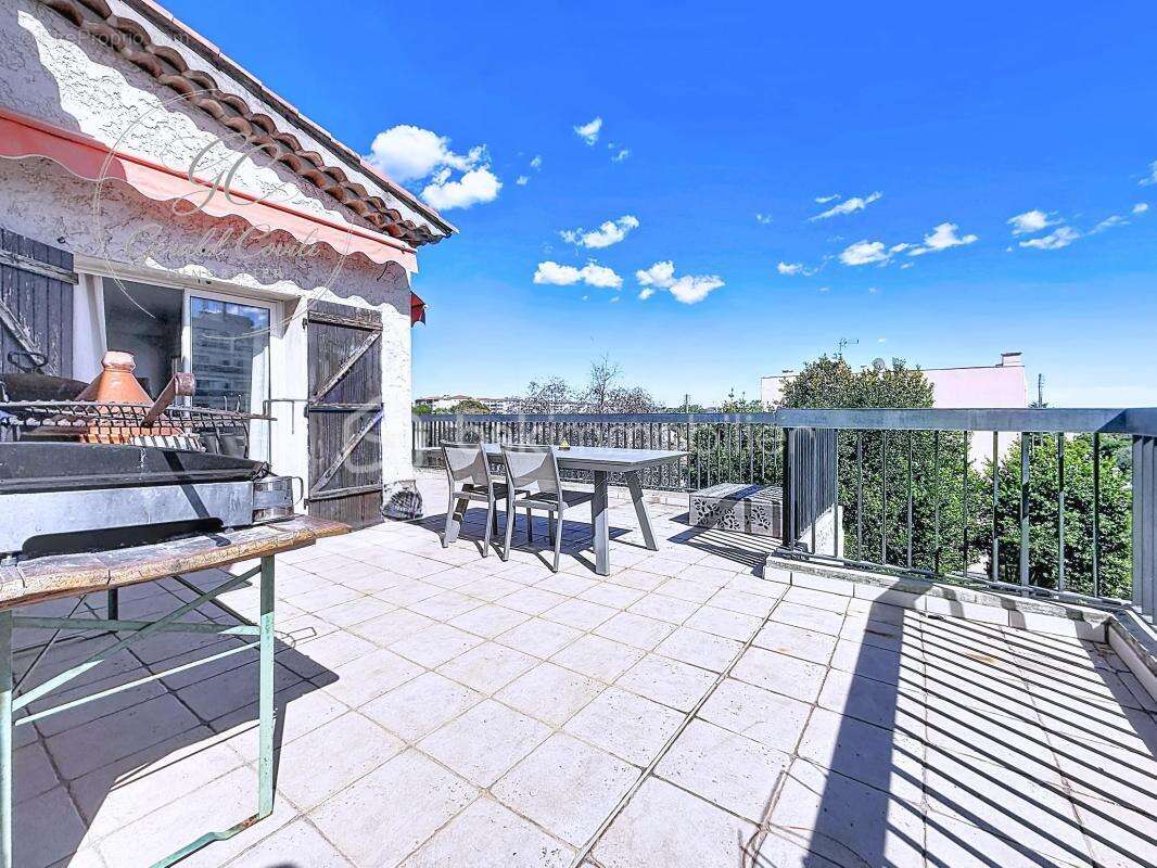 Appartement à VALLAURIS