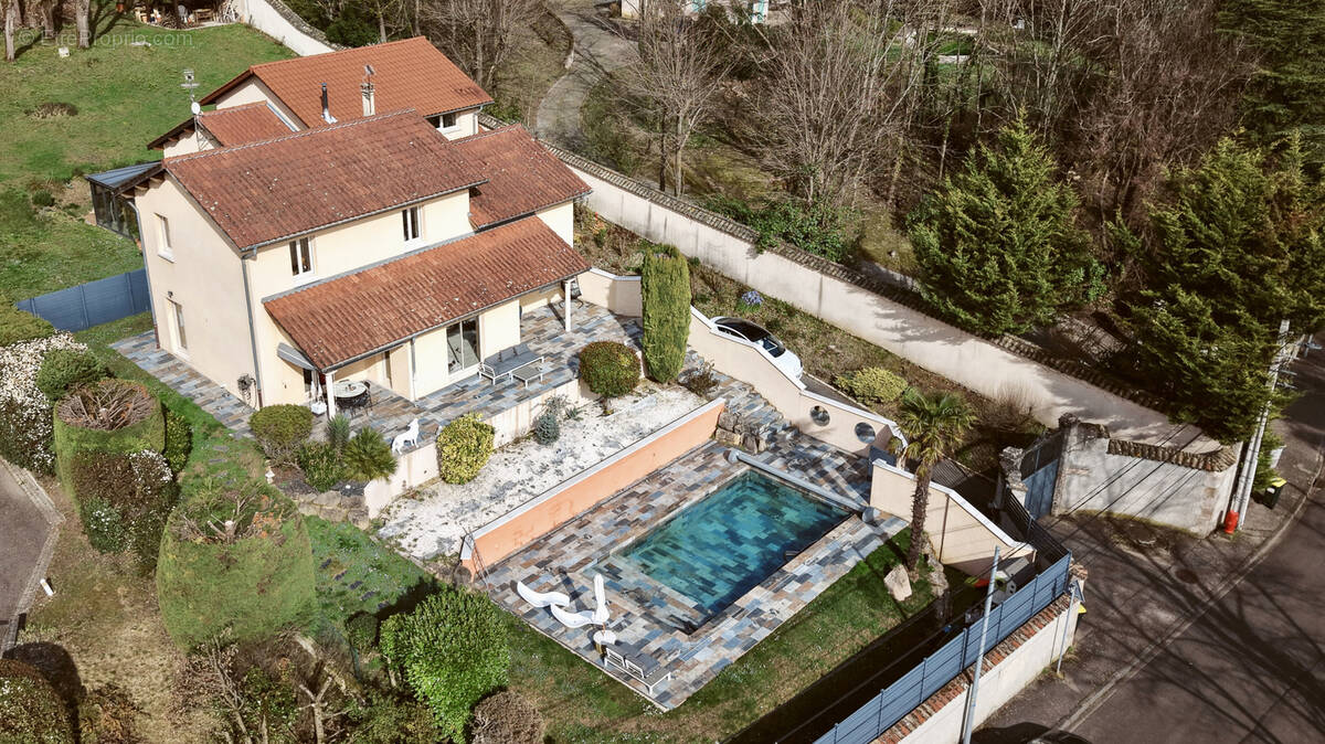 Maison à SAINTE-FOY-LES-LYON