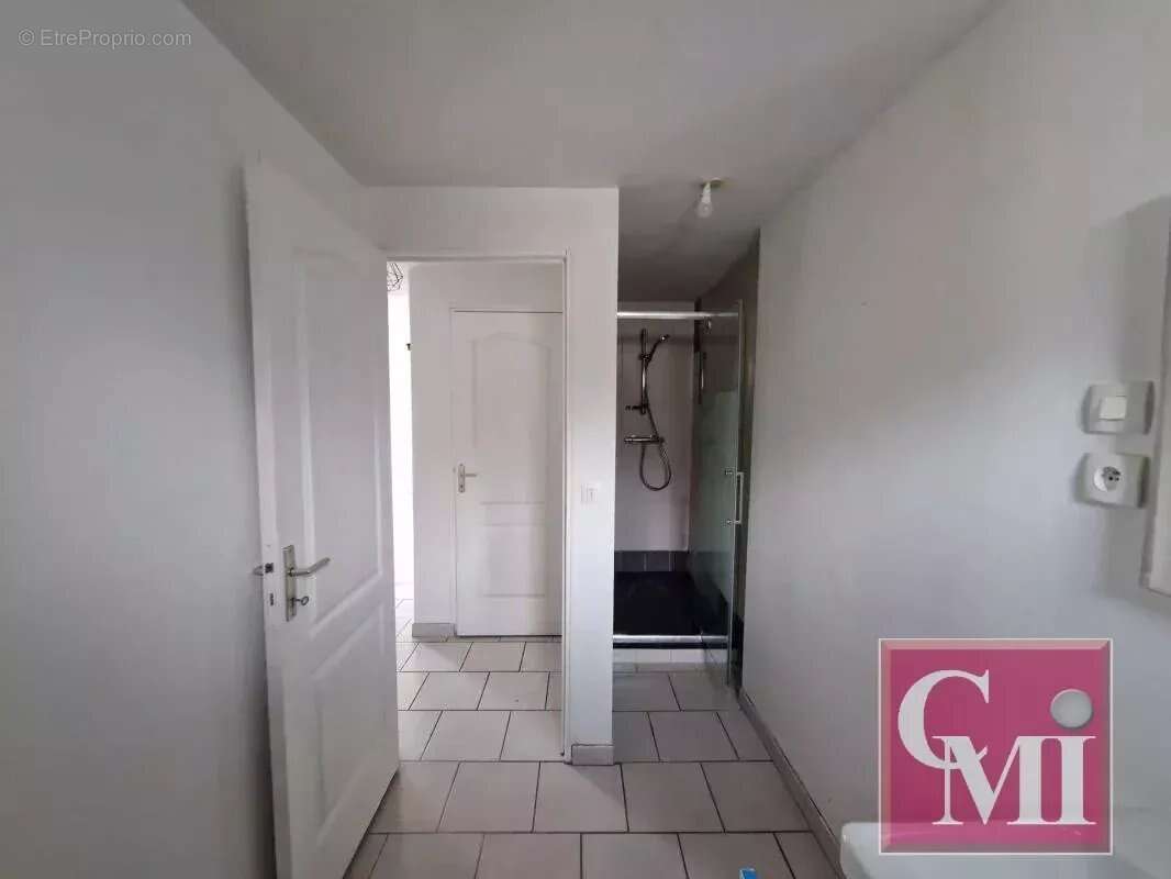 Appatement type F2 au calme, en rez de jardin avec terrasse - photo 7