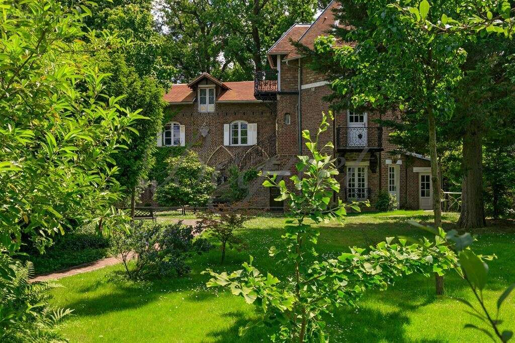 Hauts de seine -vaucresson - 92420 - maison 162 m2 - 4 chambres -terrain 850 m2 - photo 2