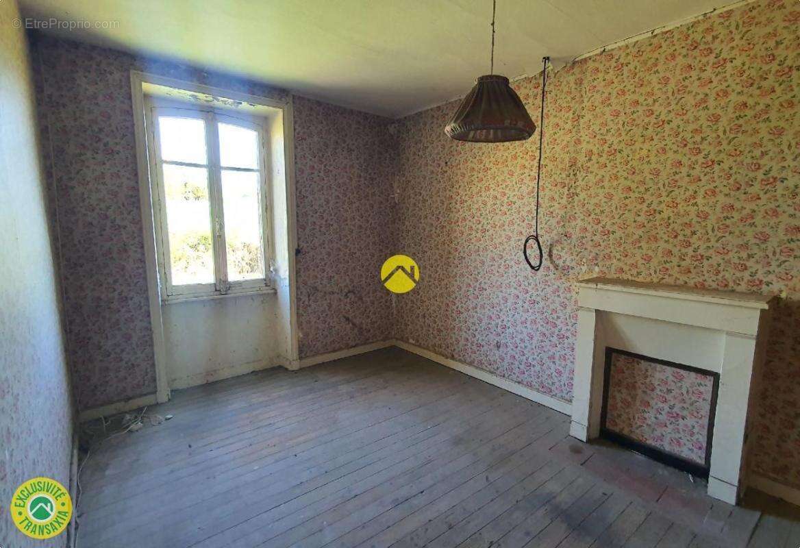 Maison à AHUN