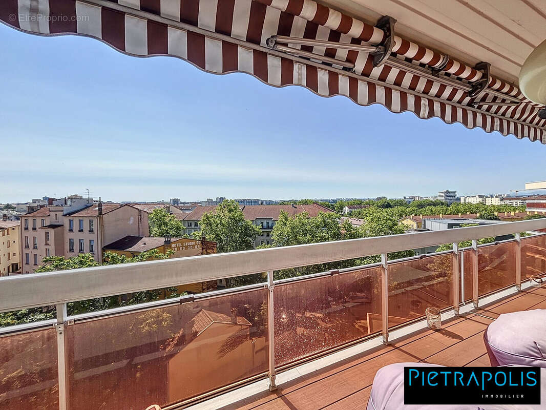 Vue EST du 8ème étage - Appartement à LYON-7E