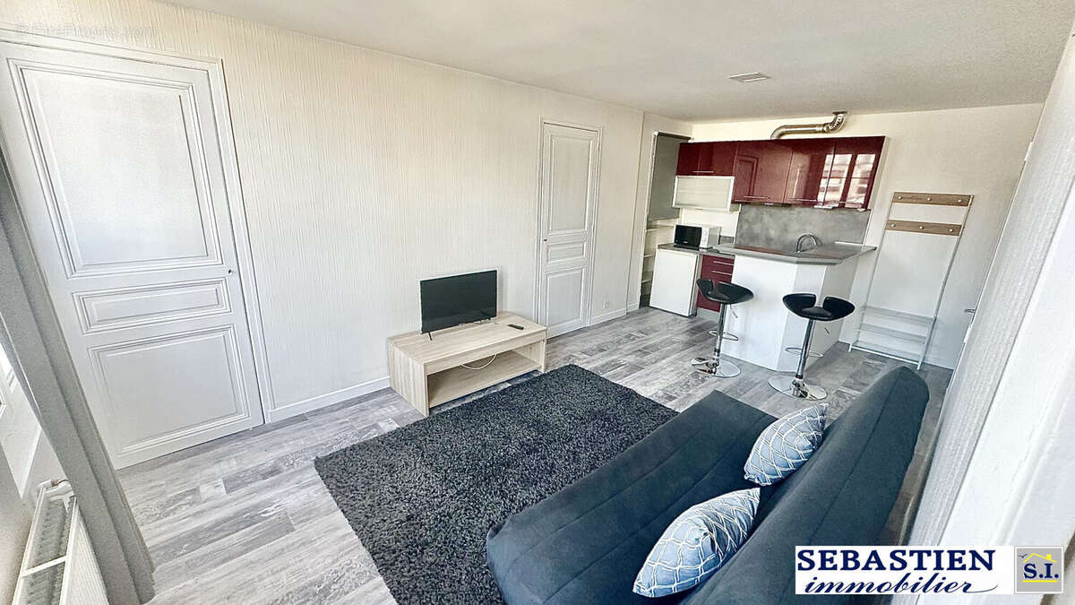 Séjour cuisine USA aménagée et équipée - Appartement à TROYES