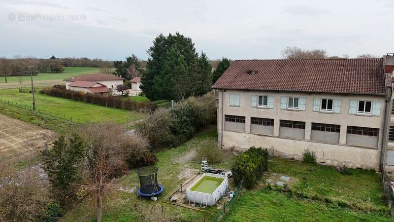 Appartement à NEUVILLE-LES-DAMES