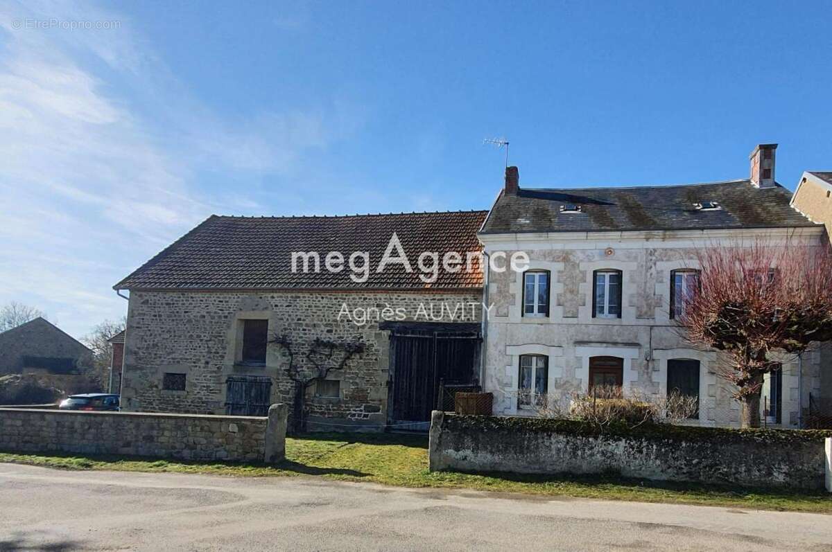 Maison à SAINT-MARCEL-EN-MARCILLAT