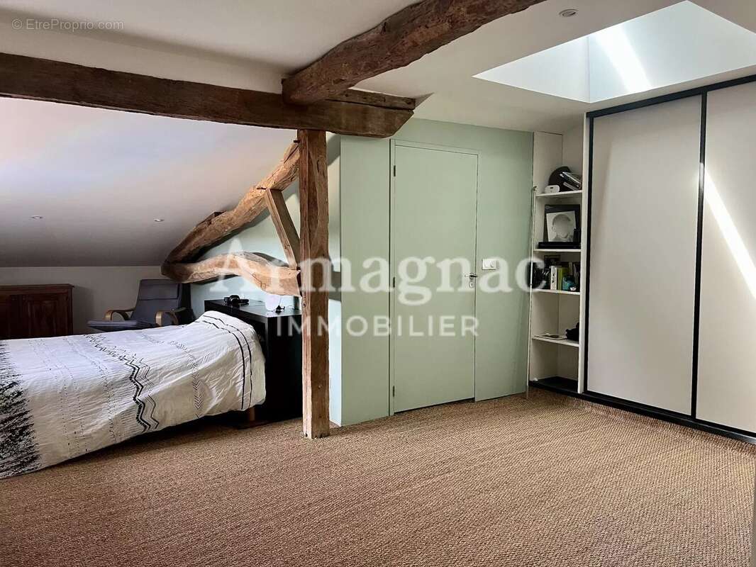 Maison à VIC-FEZENSAC