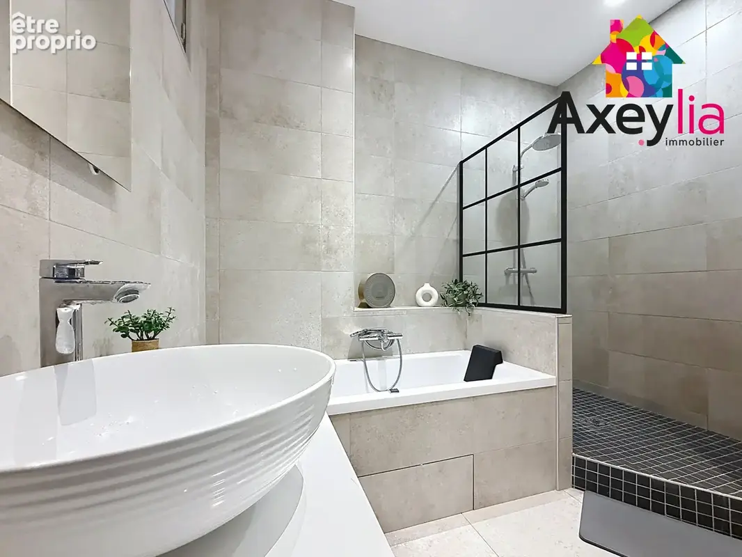 A vendre - roanne gare - appartement t3 style haussmannien avec deux chambres, deux greniers et cave - photo 8