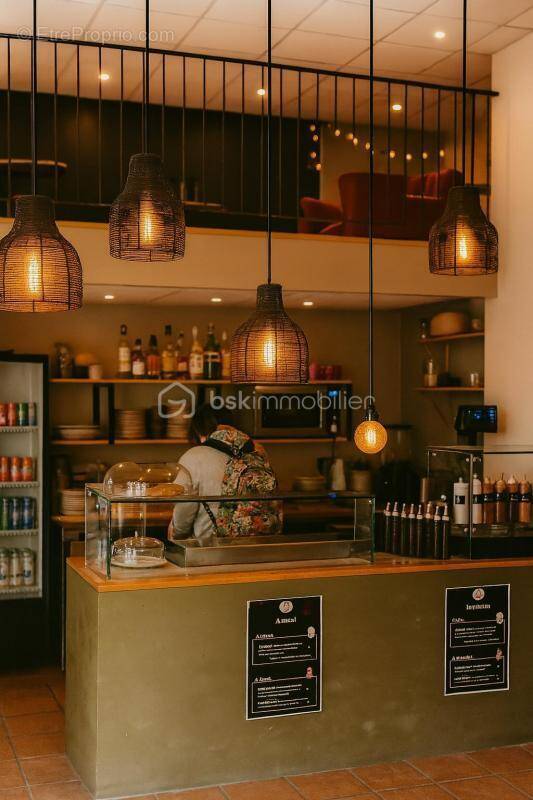 Commerce à MANDELIEU-LA-NAPOULE