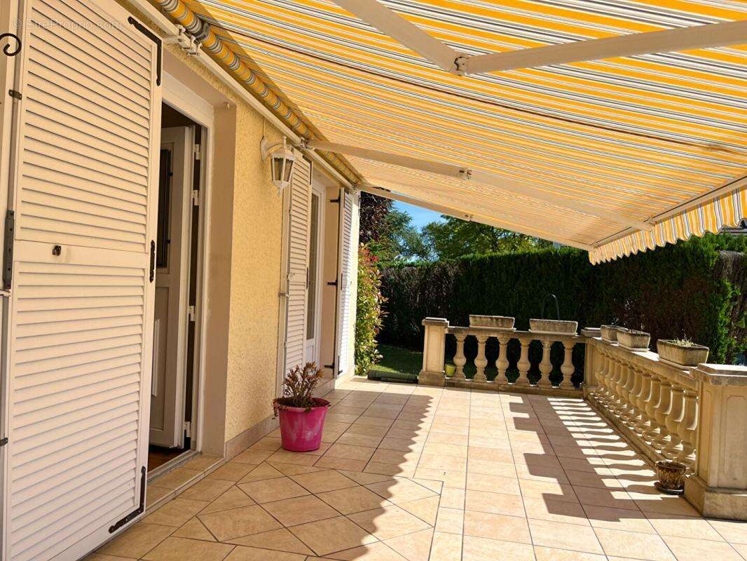Maison : 6 pièce(s) 100 m2 - Terrain 610m² - Garage - photo 2