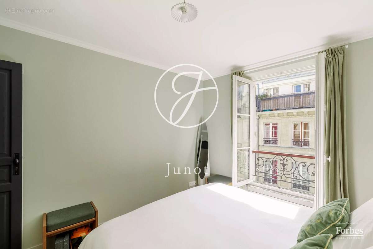 Paris 9e - SAINT-GEORGES - Appartement - 117,68m² Carrez - 6 pièces - Charme de l'ancien - photo 13