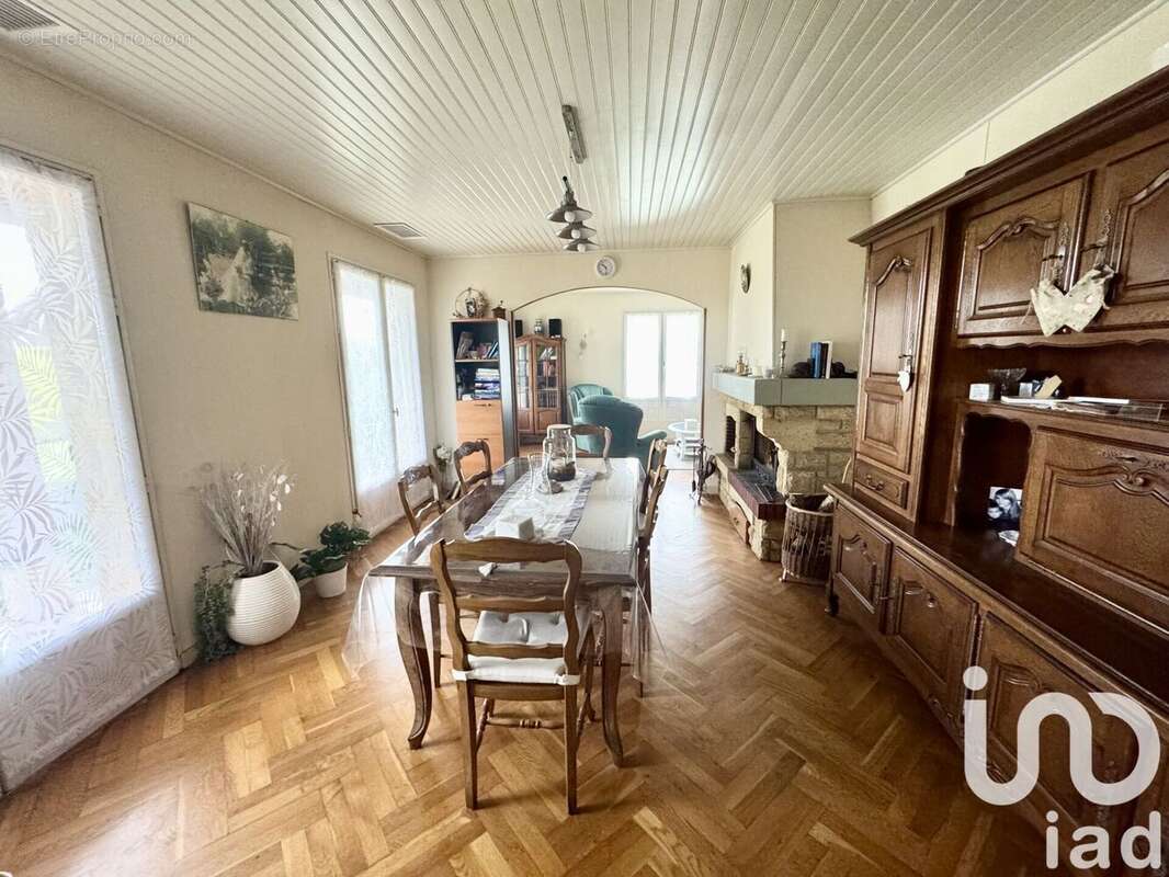 Photo 6 - Maison à CHAMPAGNE-VIGNY