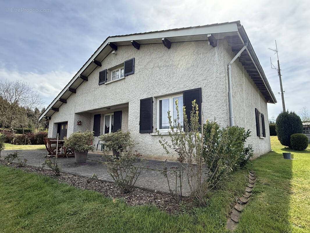 Maison à CELLES-SUR-DUROLLE