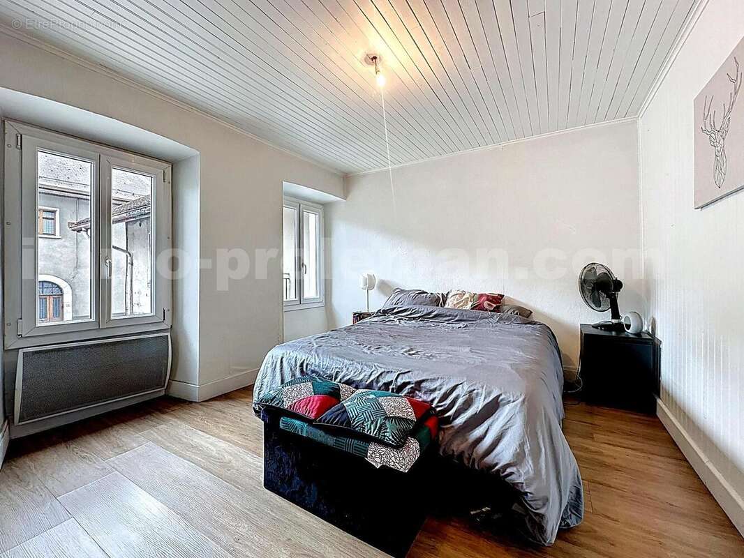 IMMEUBLE_DE_RAPPORT_BONNE_EXCLUSIVITE_2_APPARTEMENTS_rentabilité_investissements_secteur_recherché_opportunité_prox_frontière_GENEVE_SUISSE_LOCAL_T3_SEJOUR_CUISINE_CHAMBRE_BALCON_T2_SEJOUR_CUISINE_CHAMBRE - Appartement à BONNE