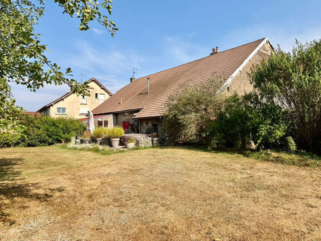 Vente charmante maison rénovée, mitoyenne, sur terrain de  24,77 ares ROYE - photo 26