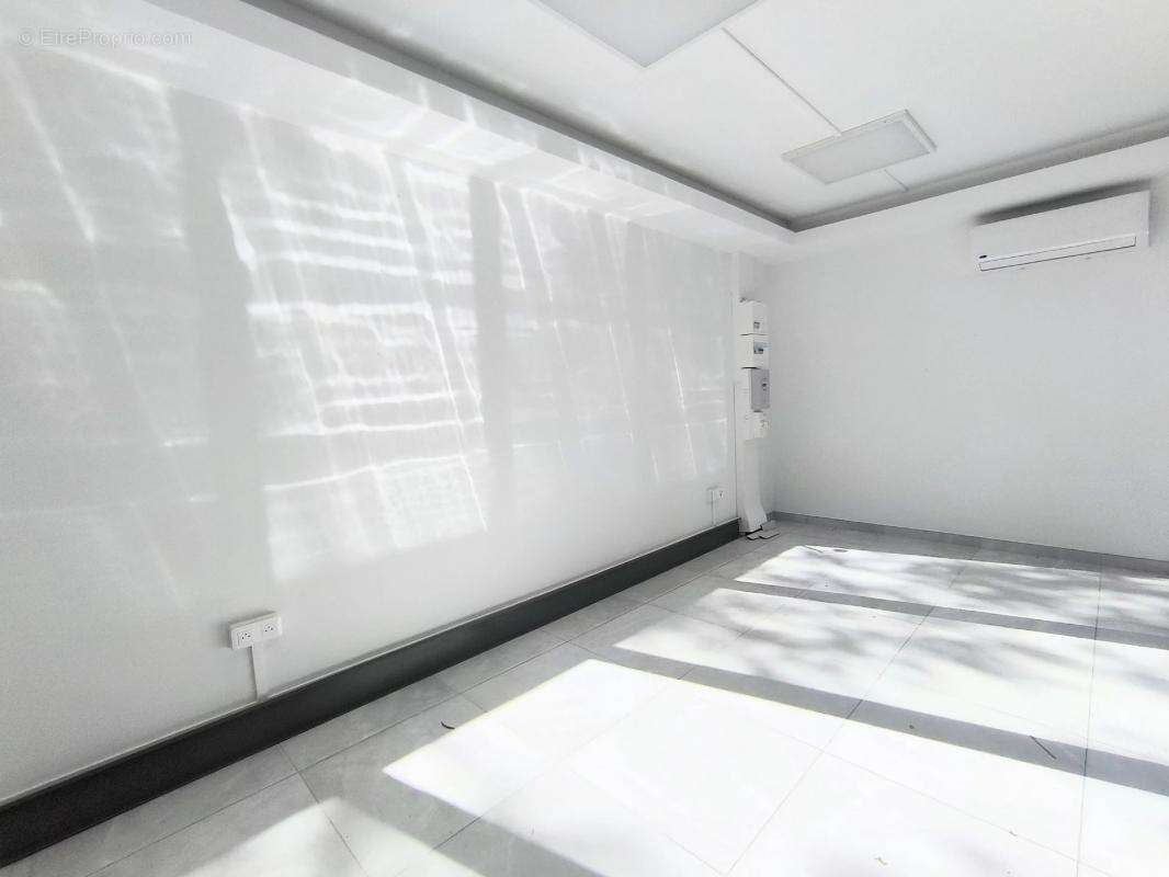 Commerce à SAINT-PIERRE