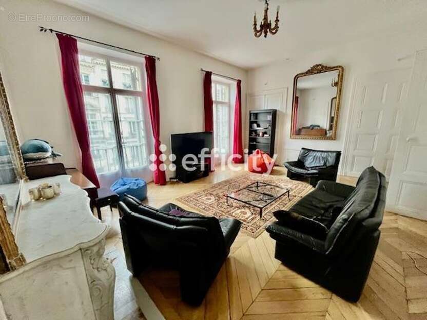 Appartement à PARIS-10E