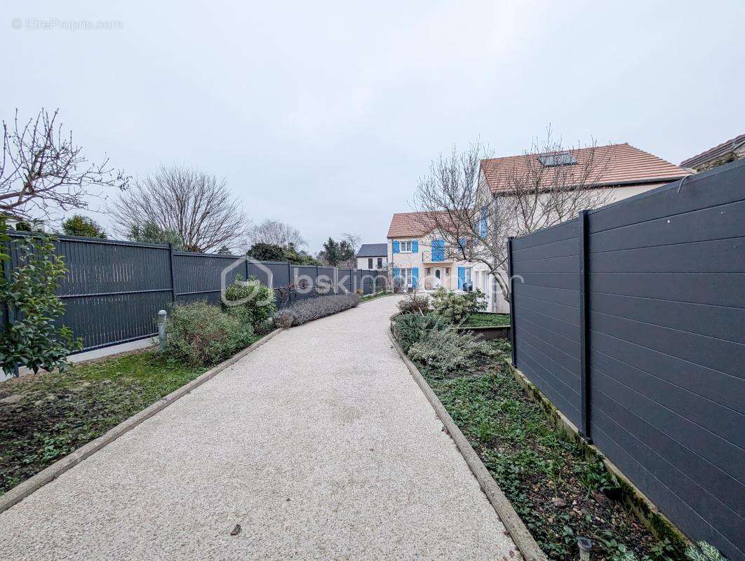 Maison à BALLAINVILLIERS